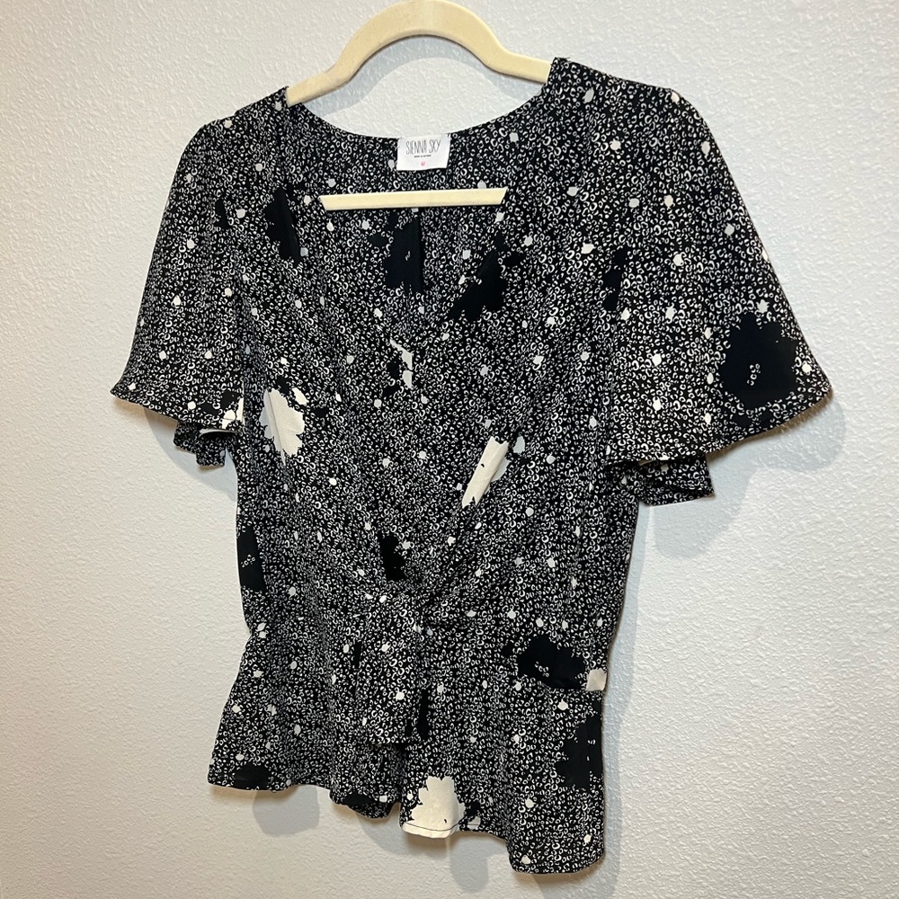 Sienna Sky Women’s Black and White Top Size M - Picture 3 of 9